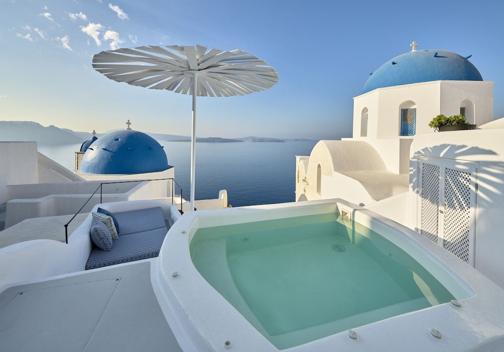 Cave Suite Oia 10/30