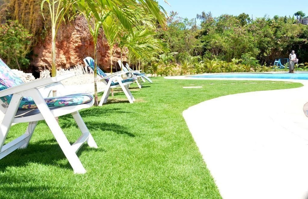 Sunset Paradise Holiday Homes 24/50