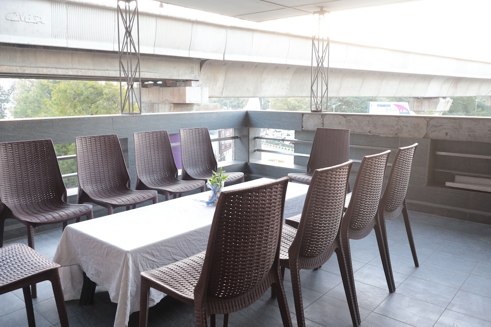 OYO Rooms Thaltej SG Highway 35/51