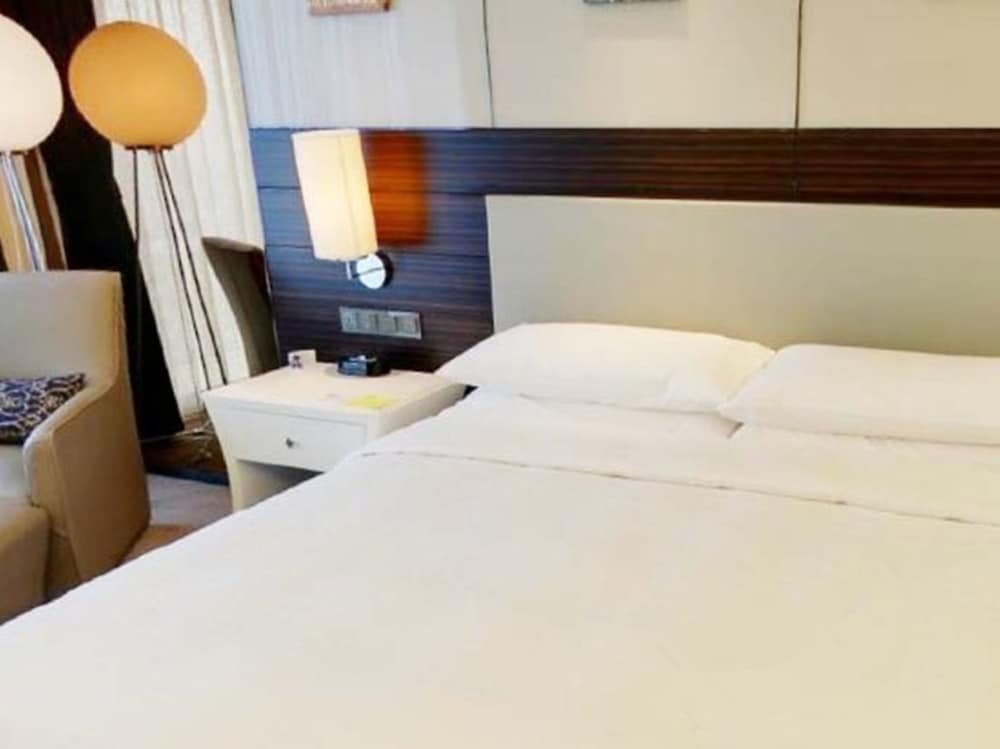 Wyndham Garden Yuhuan Downtown 24/65