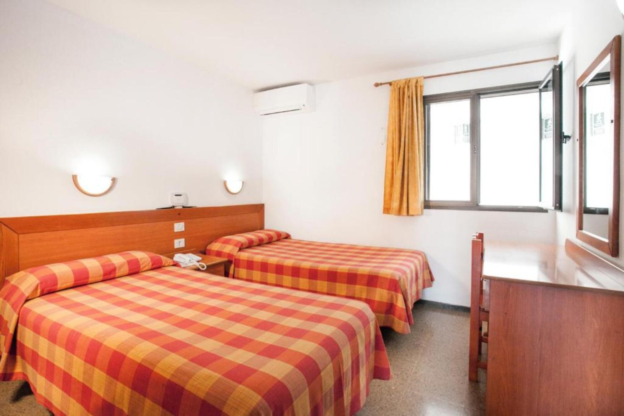 2 BEDROOMS, APARTMENT, TERRACE