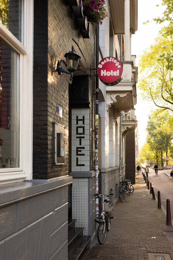 Backstage Hotel 44/49