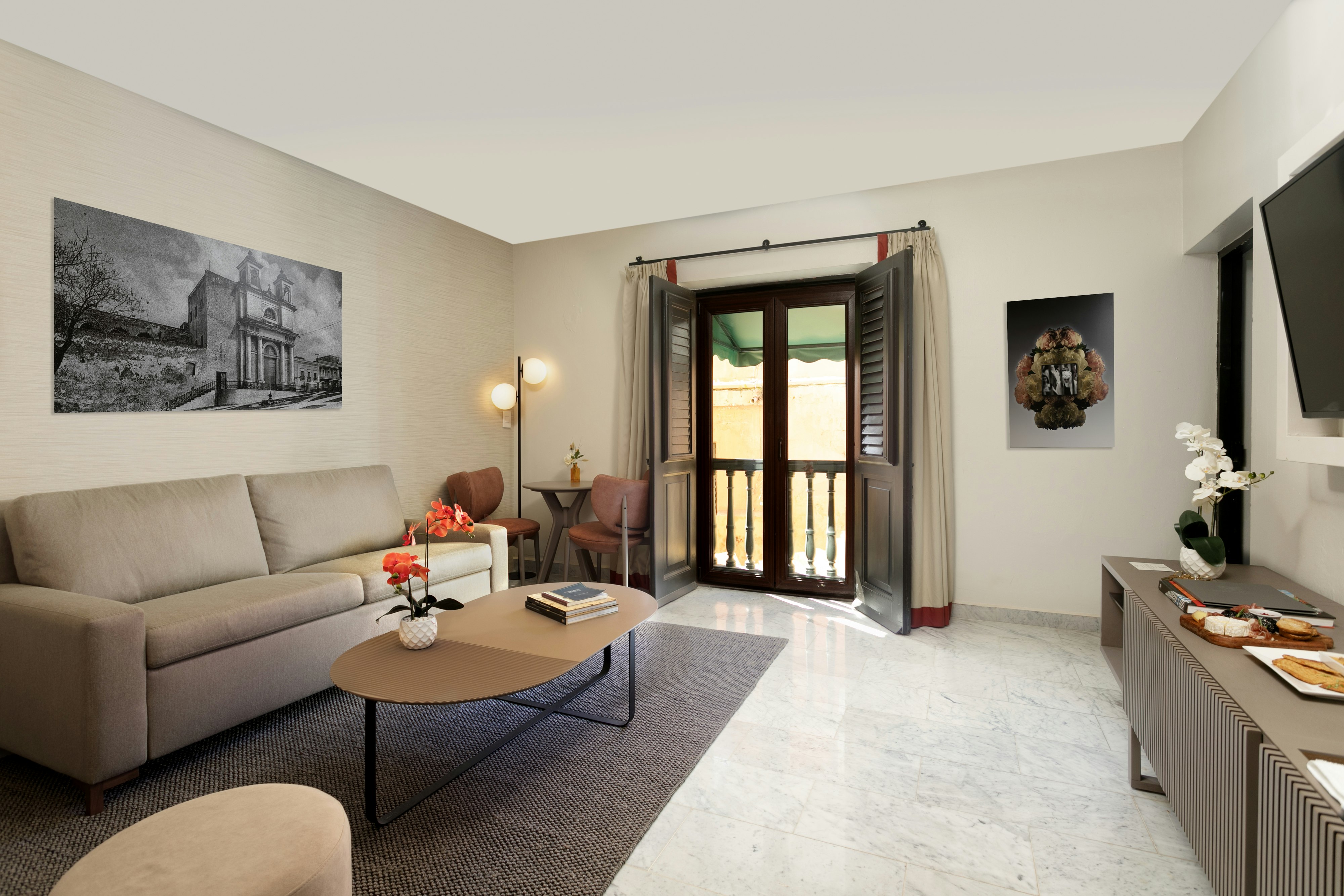 El Convento Hotel 54/75
