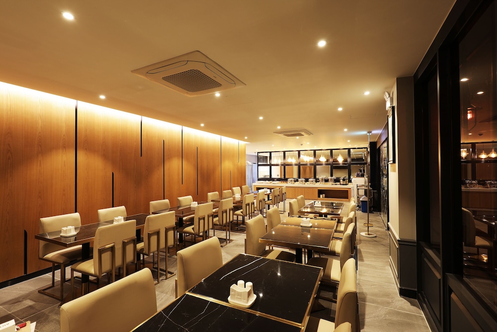 Mari Hotel 32/50