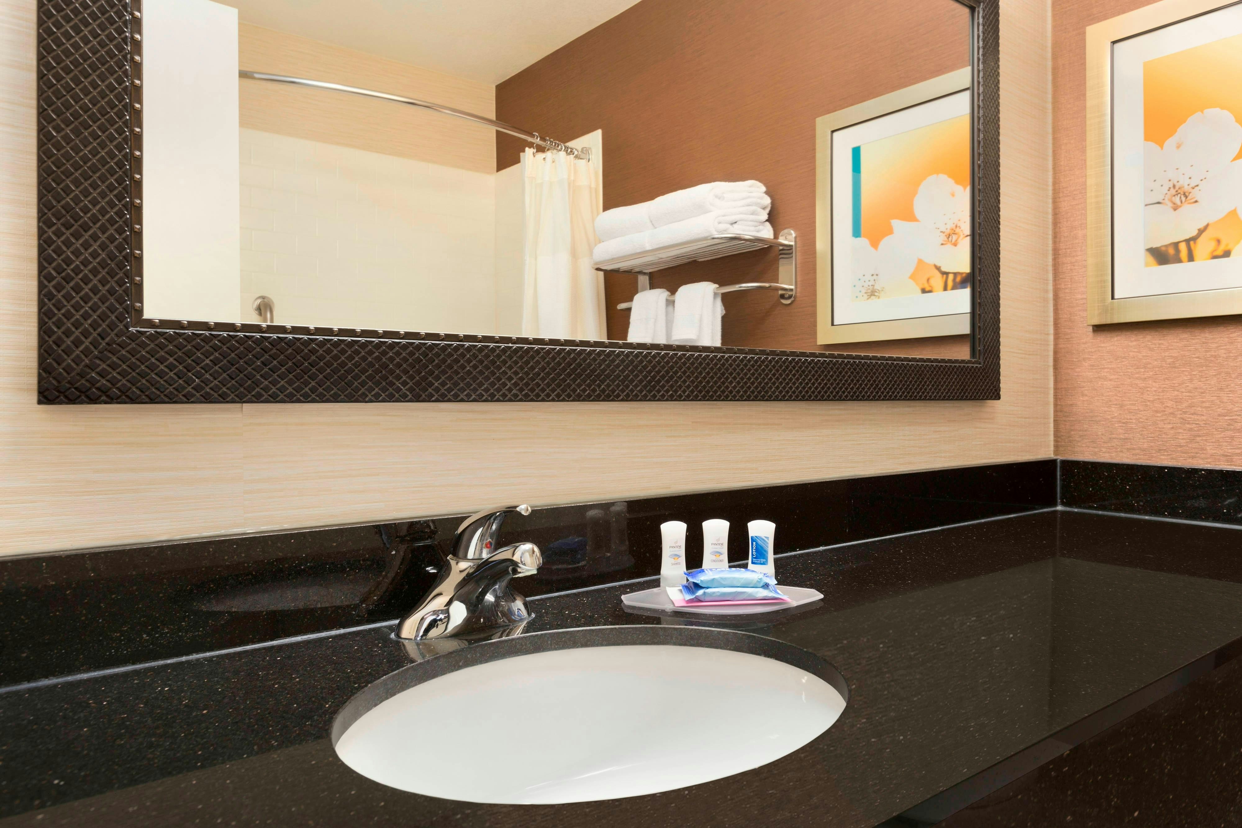 Fairfield Inn Suites Midland 27/27