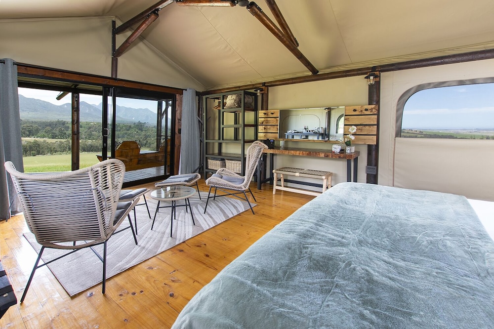 LUXURY, TENT