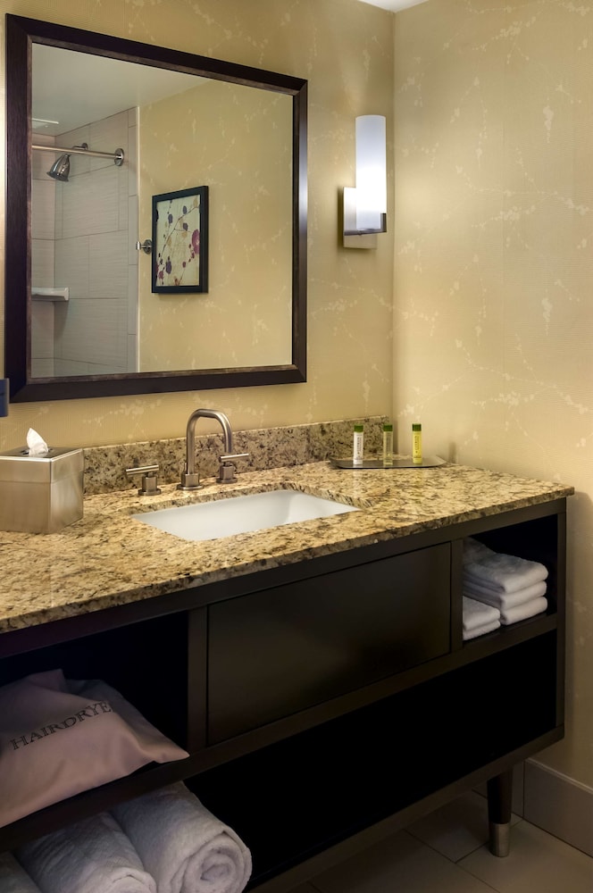 DoubleTree by Hilton Hotel Los Angeles Downtown 57/79
