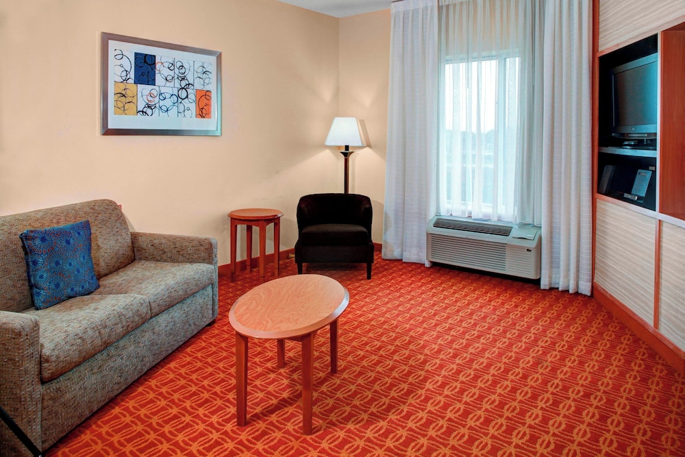 Fairfield Inn And Suites By Marriott Atlanta Mcdonough 18/41