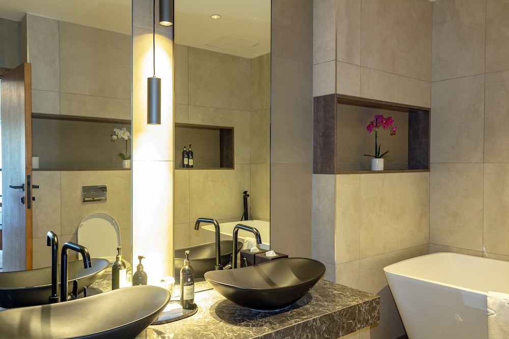 Alba Hotel Meru 50/50