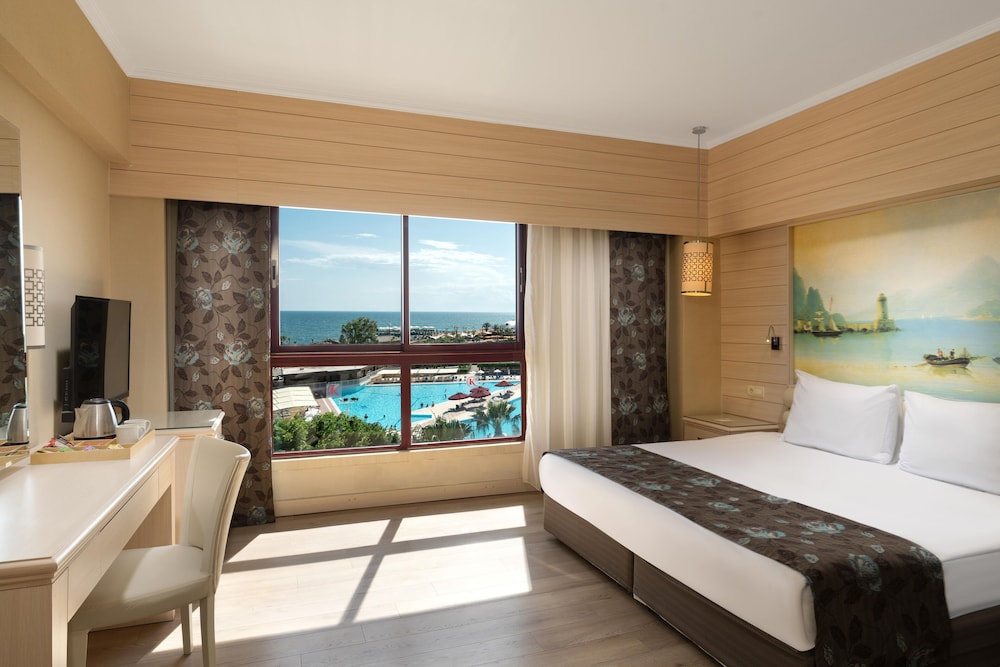 SUITE ROOM