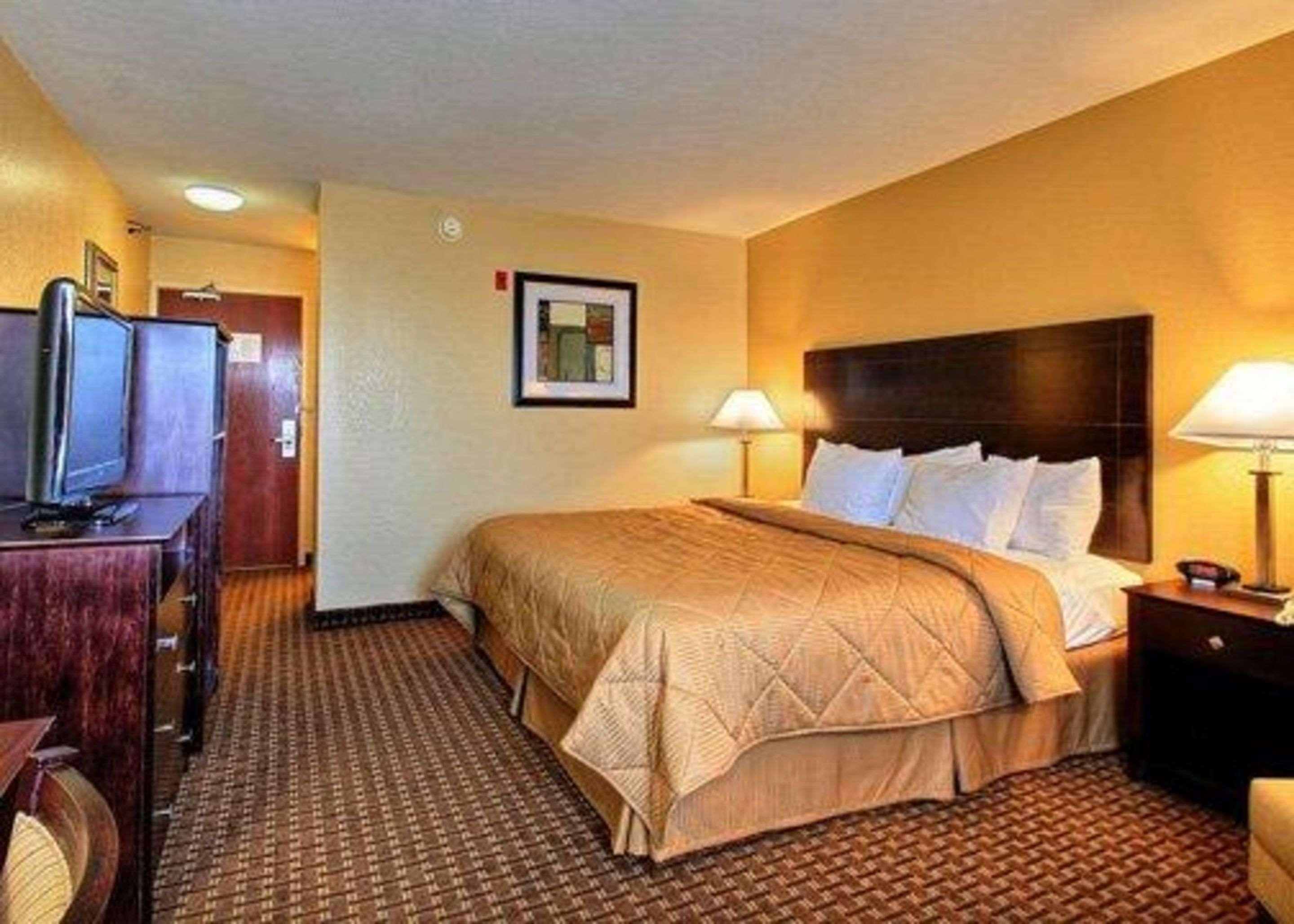 ROOM, KING BED