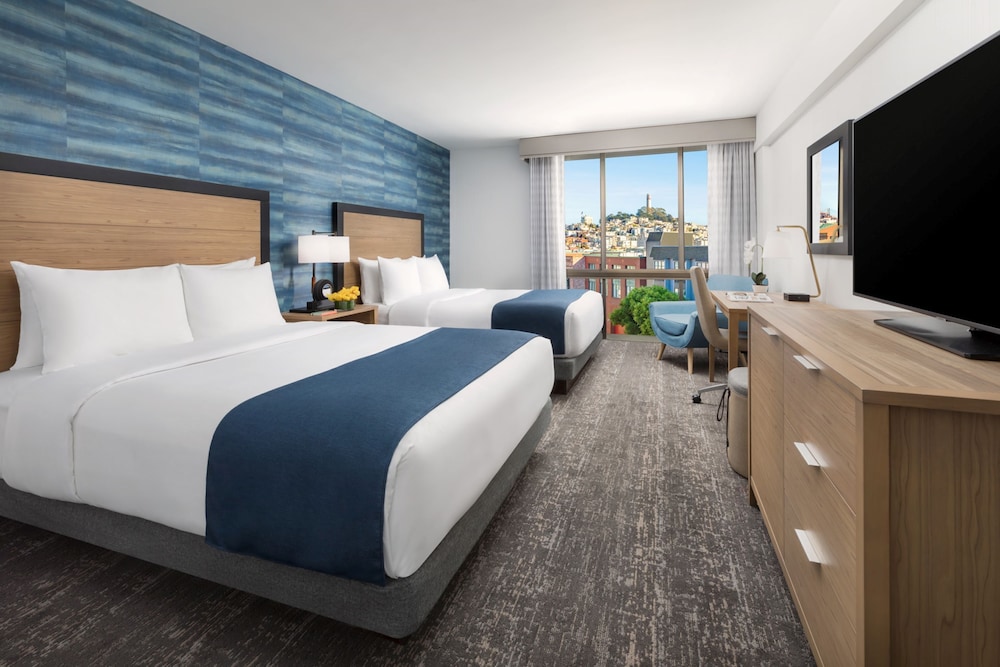 room, 2 queen beds, city view