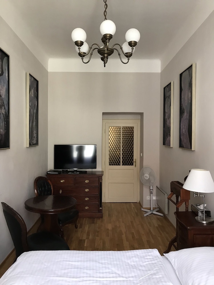 U ZLATEHO STROMU 41/60