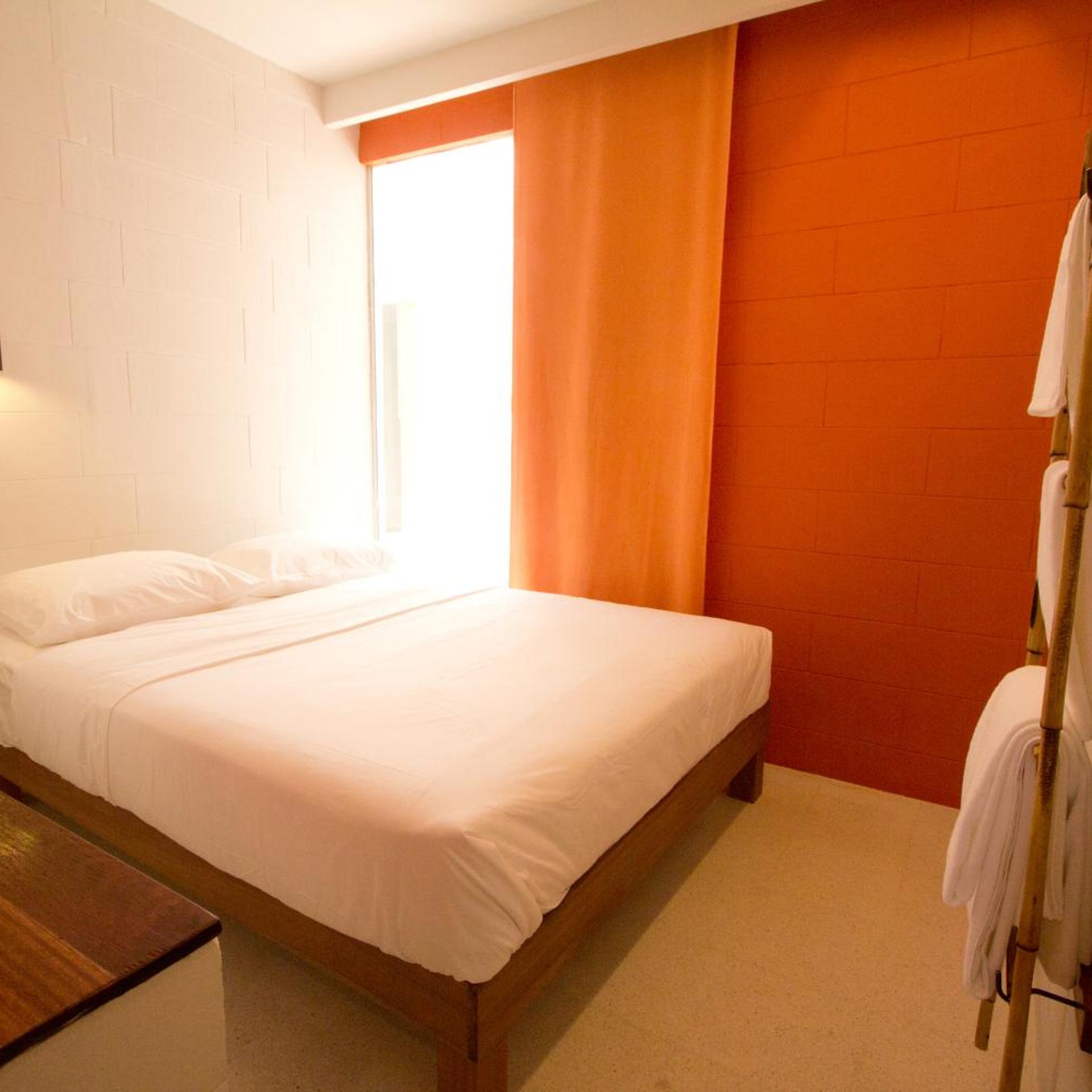 Lantern Hotel 25/50