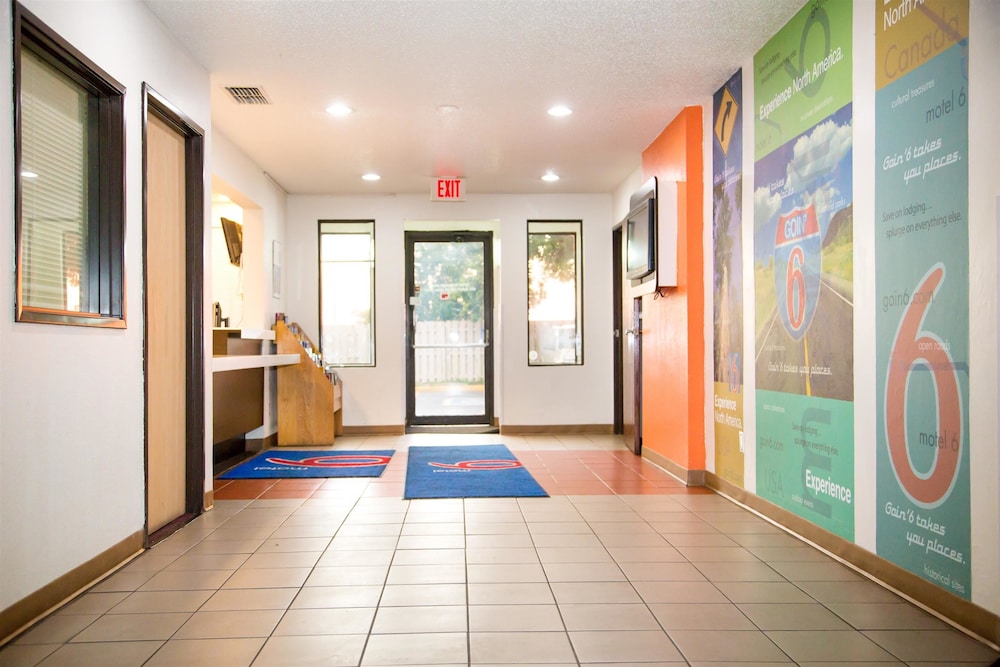 Motel6 Omaha, NE 40/55