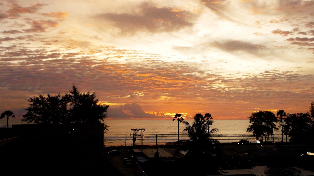Phuket Emerald Beach Resort 67/70