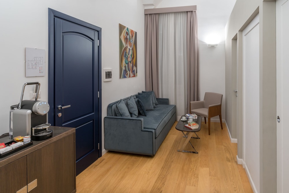 Les Diamants Spanish Steps Suite 26/46