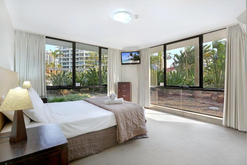 Genesis Holiday Apartments 24/76