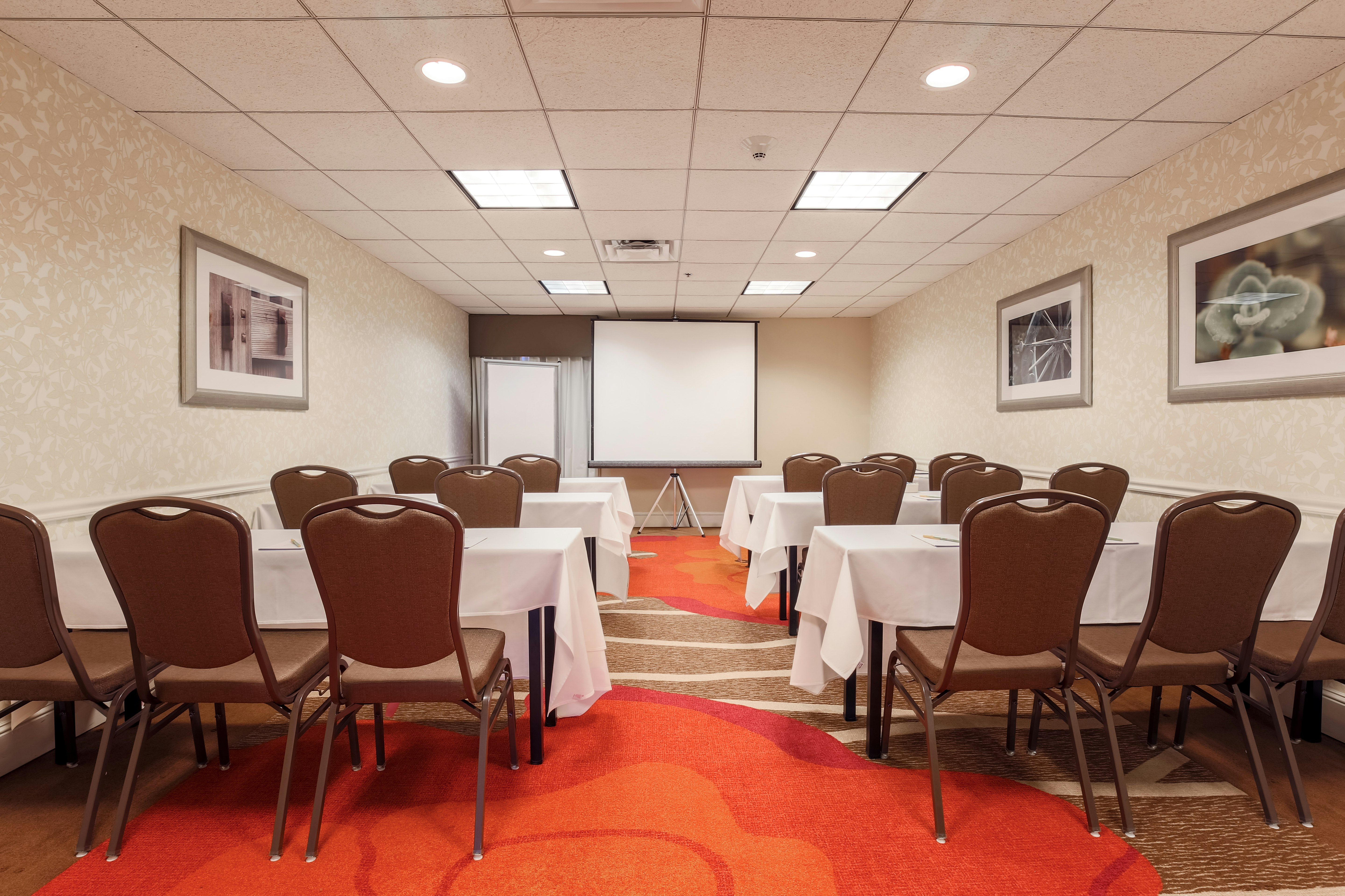 Hilton Garden Inn Dallas/Market Center 46/53