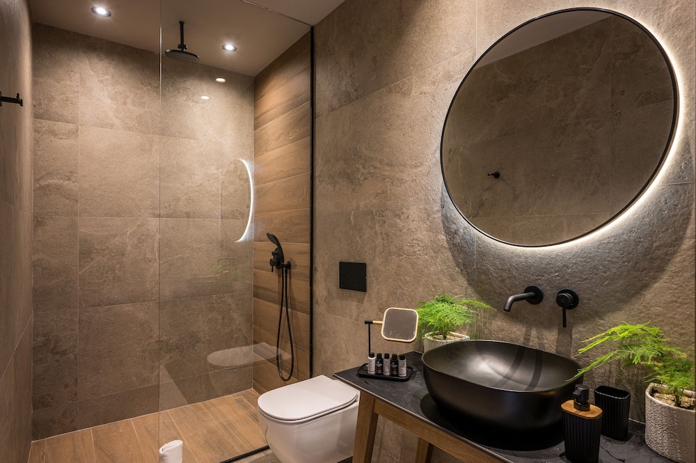 Grace Villas Collection Adult Only 18 + 145/149