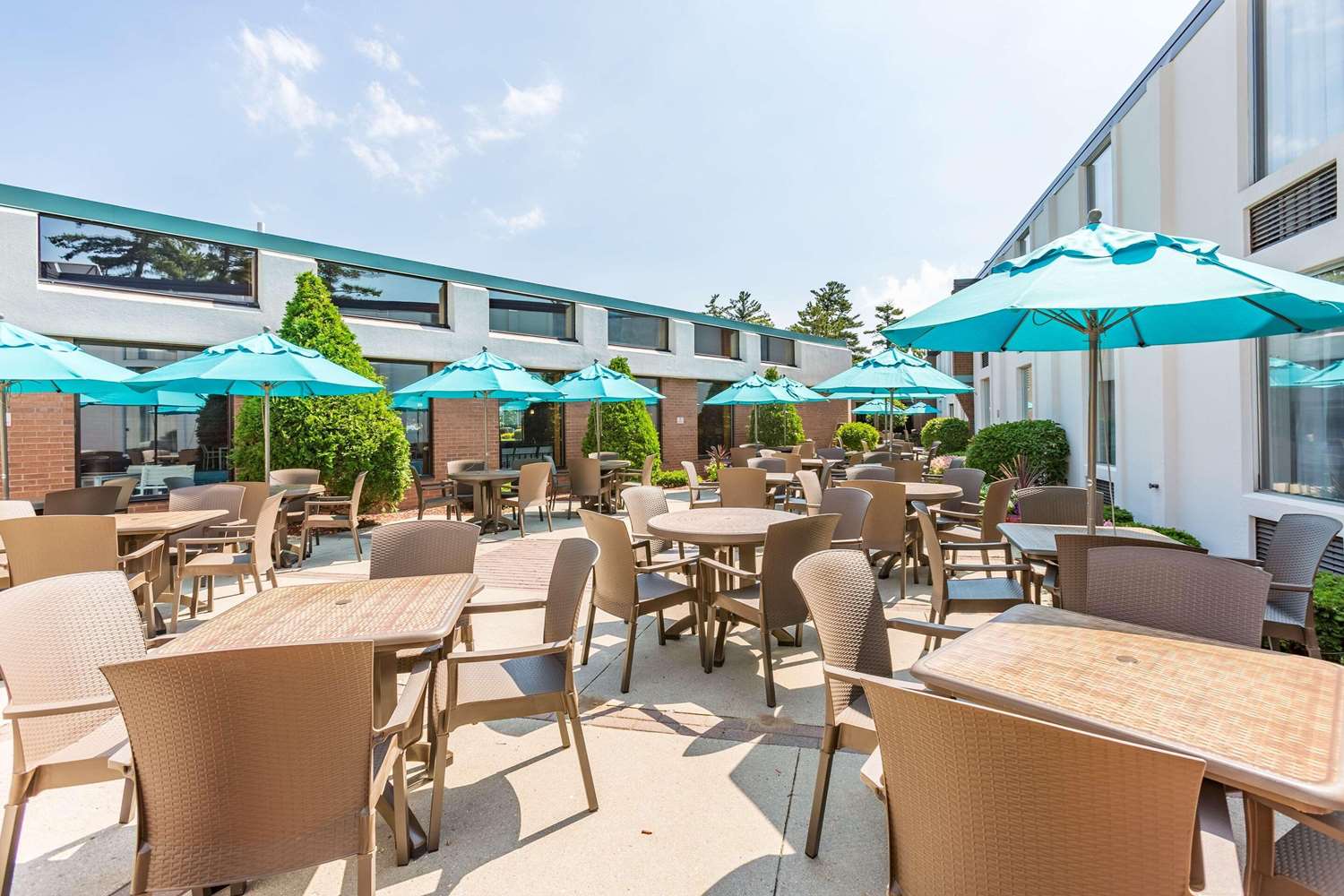 Country Inn and Suites by Radisson, Traverse City, MI 37/46