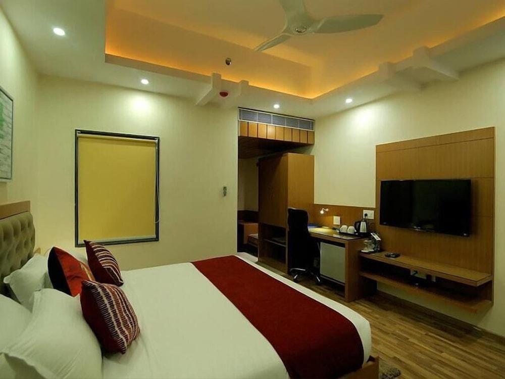 Hotel Hampi International 14/36