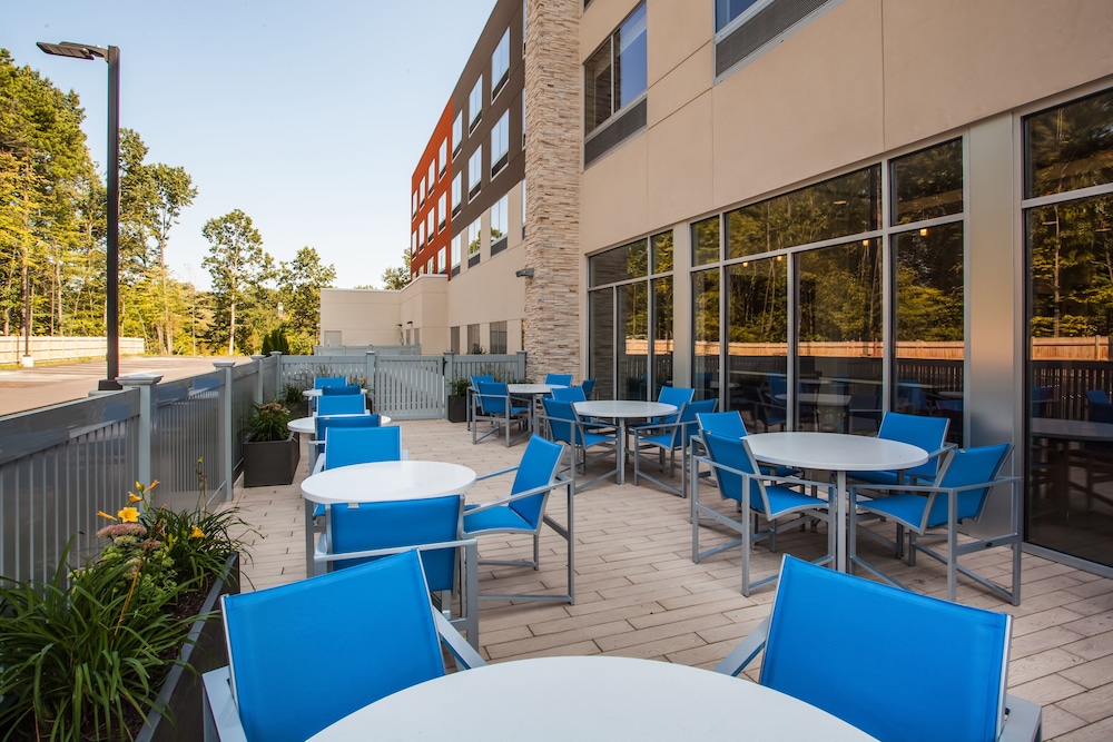 Holiday Inn Express & Suites Queensbury - Lake George Area 59/71