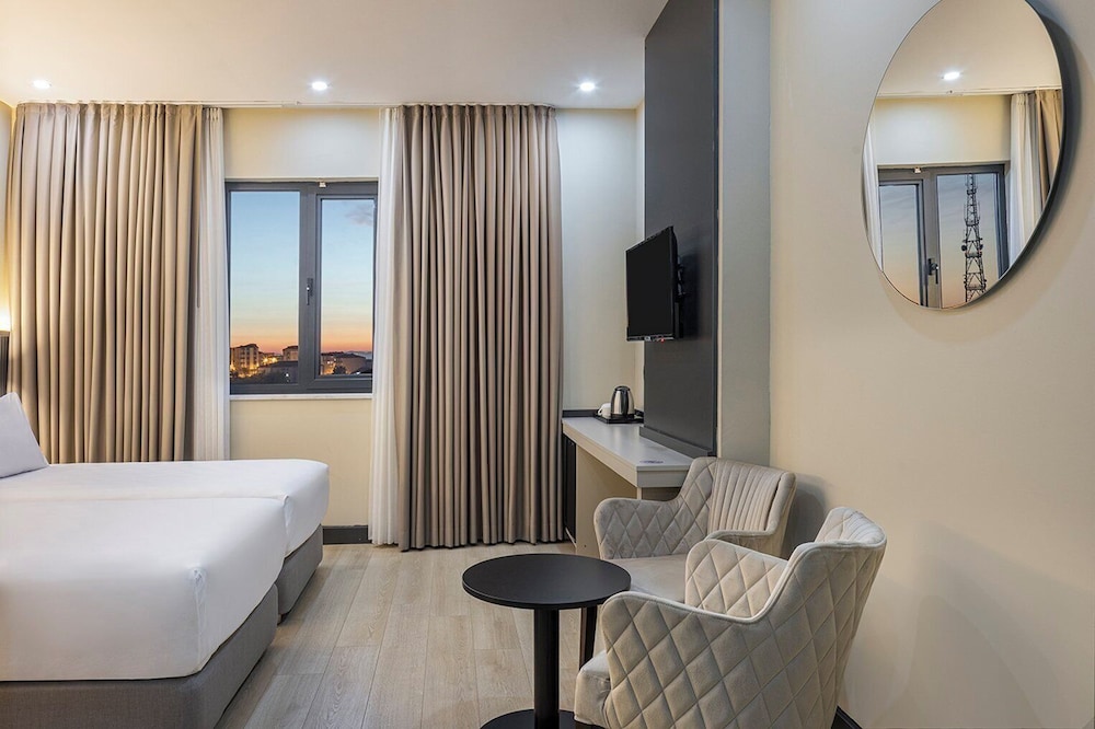 غرفة بريميوم بسريرين منفصلين، Garner Hotel Istanbul - Airport Arnavutkoy by IHG 3/5