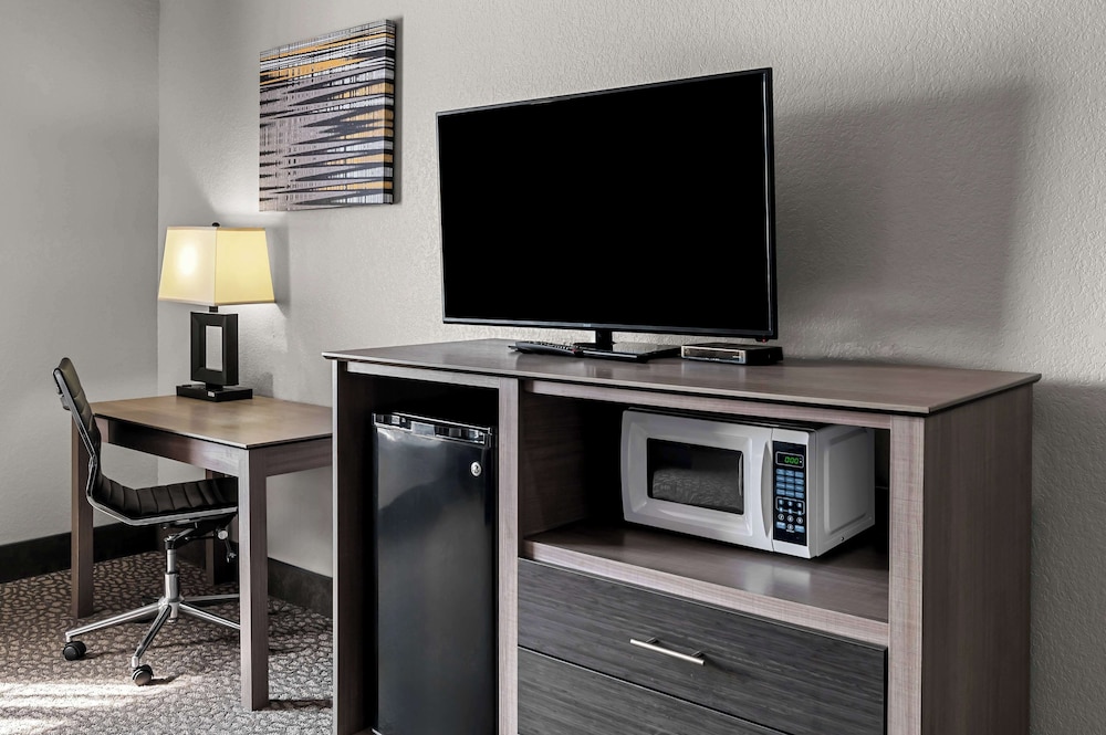 Best Western Sherwood Inn & Suites 40/50