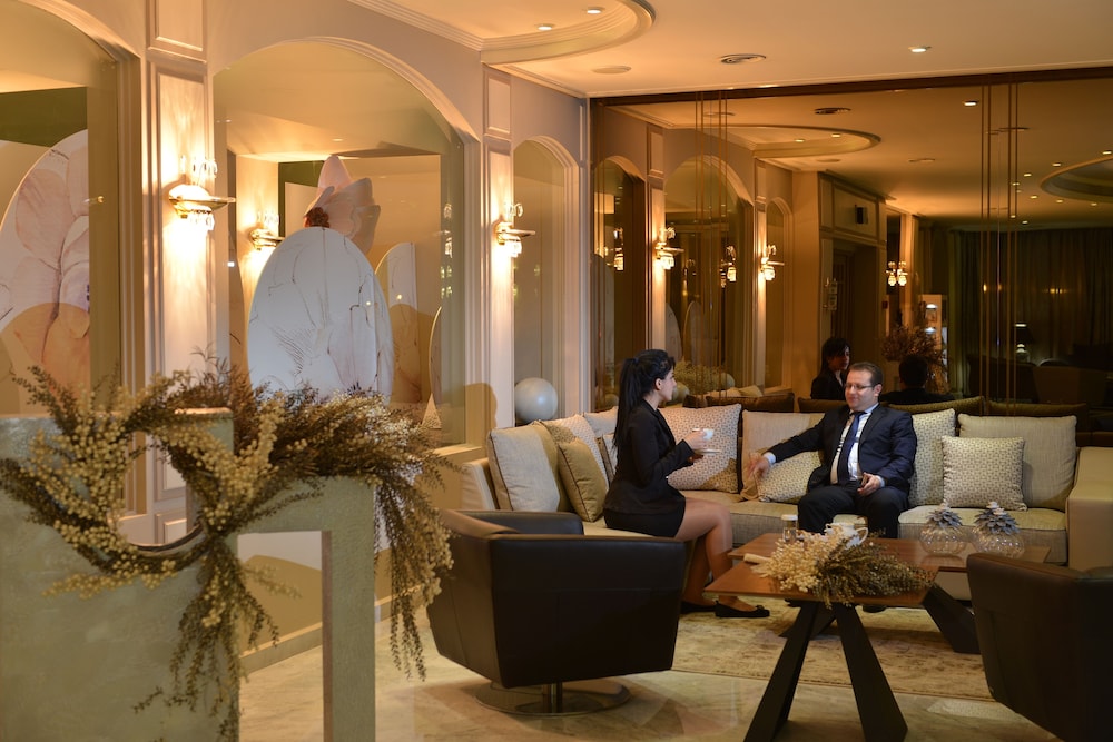 Regency Palace 35/71