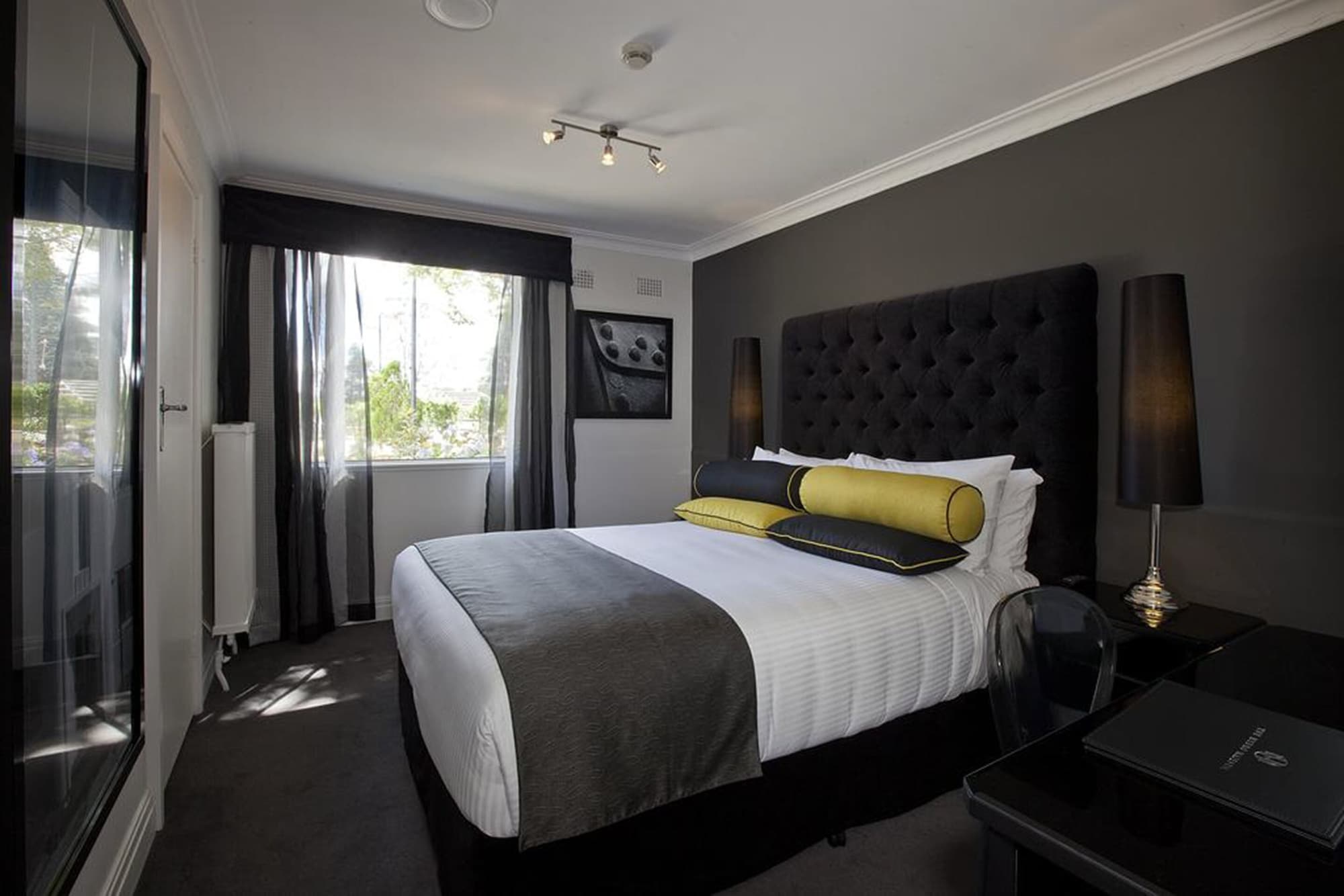 Heritage, Queen Bed