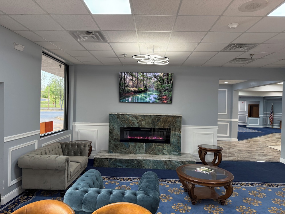 Holiday Lodge Hotel &amp; Conference Center 29/50