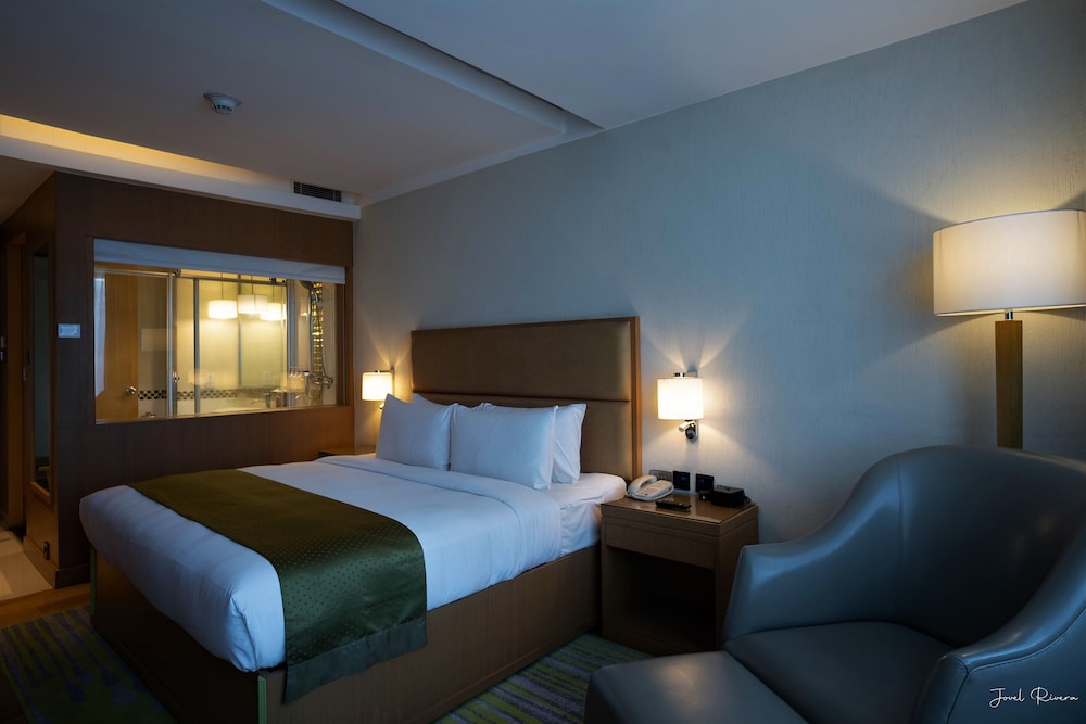 Holiday Inn Baguio City Centre 12/25