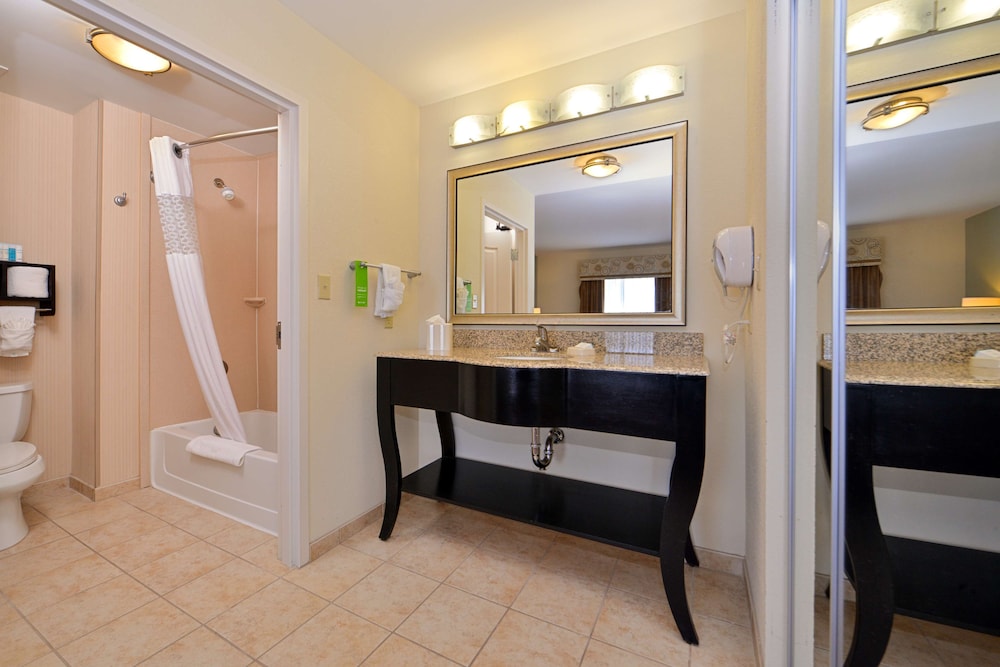 Hampton Inn Pecos 6/45
