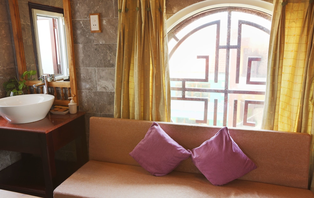 Vinh Hung Library Hotel 47/63