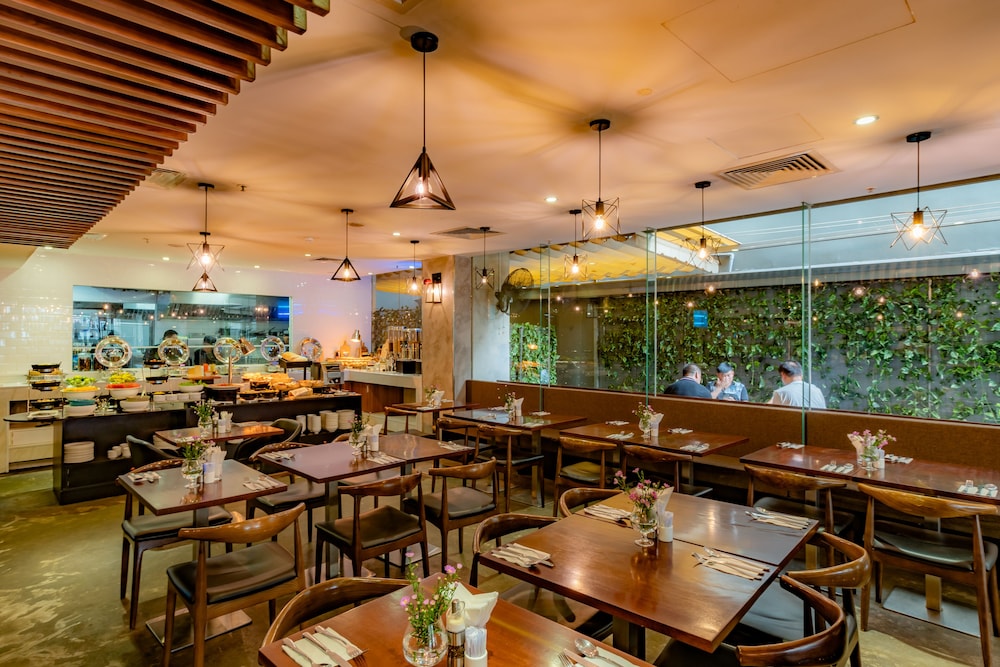 Bay Hotel Ho Chi Minh 54/66