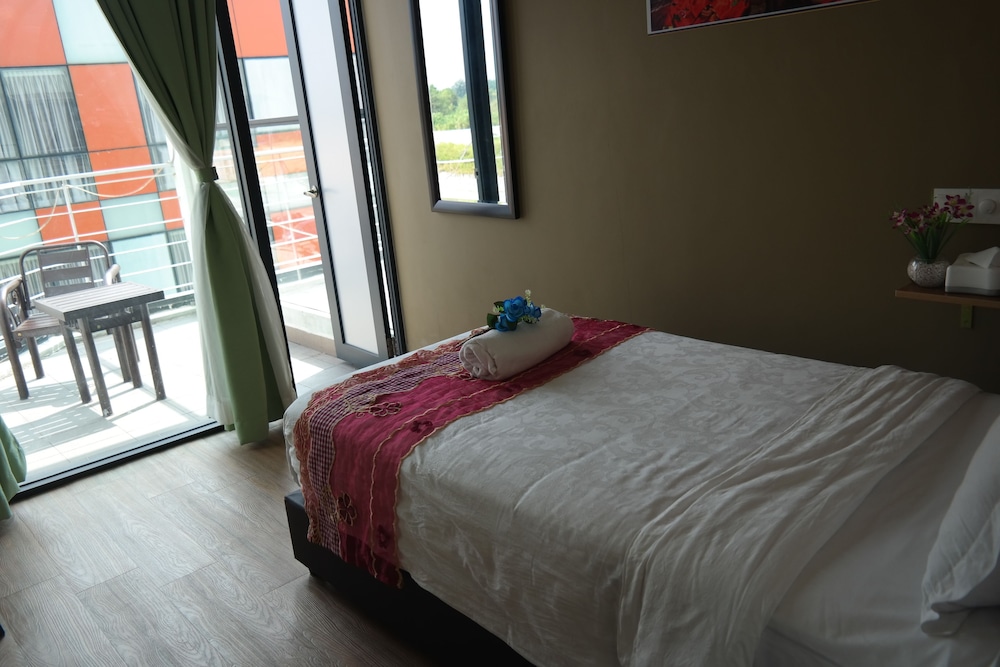 S8 Boutique Hotel 12/68