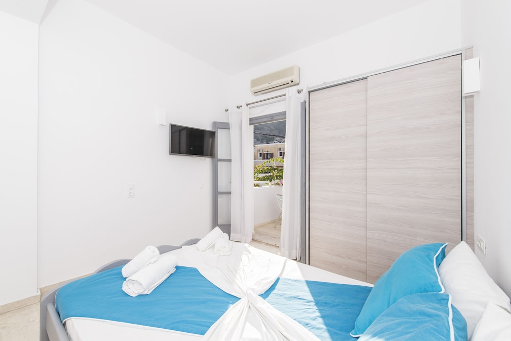 Blue Waves Hotel 17/70