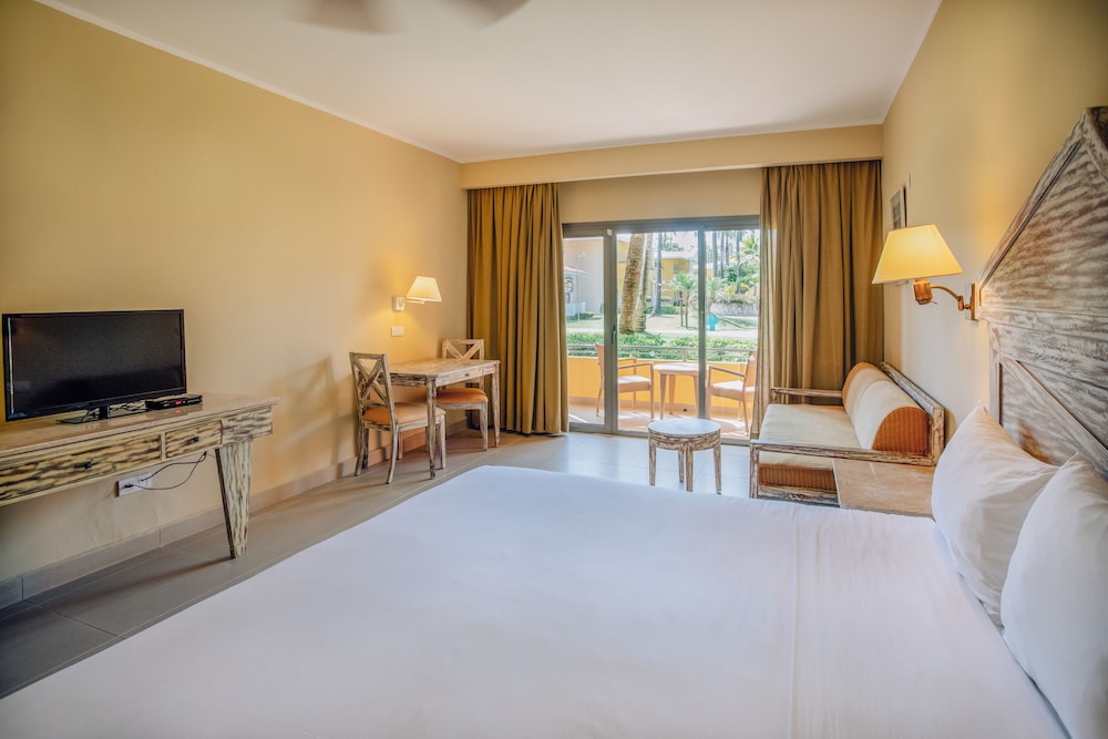 Premium, 2 Double Beds, Pool Side