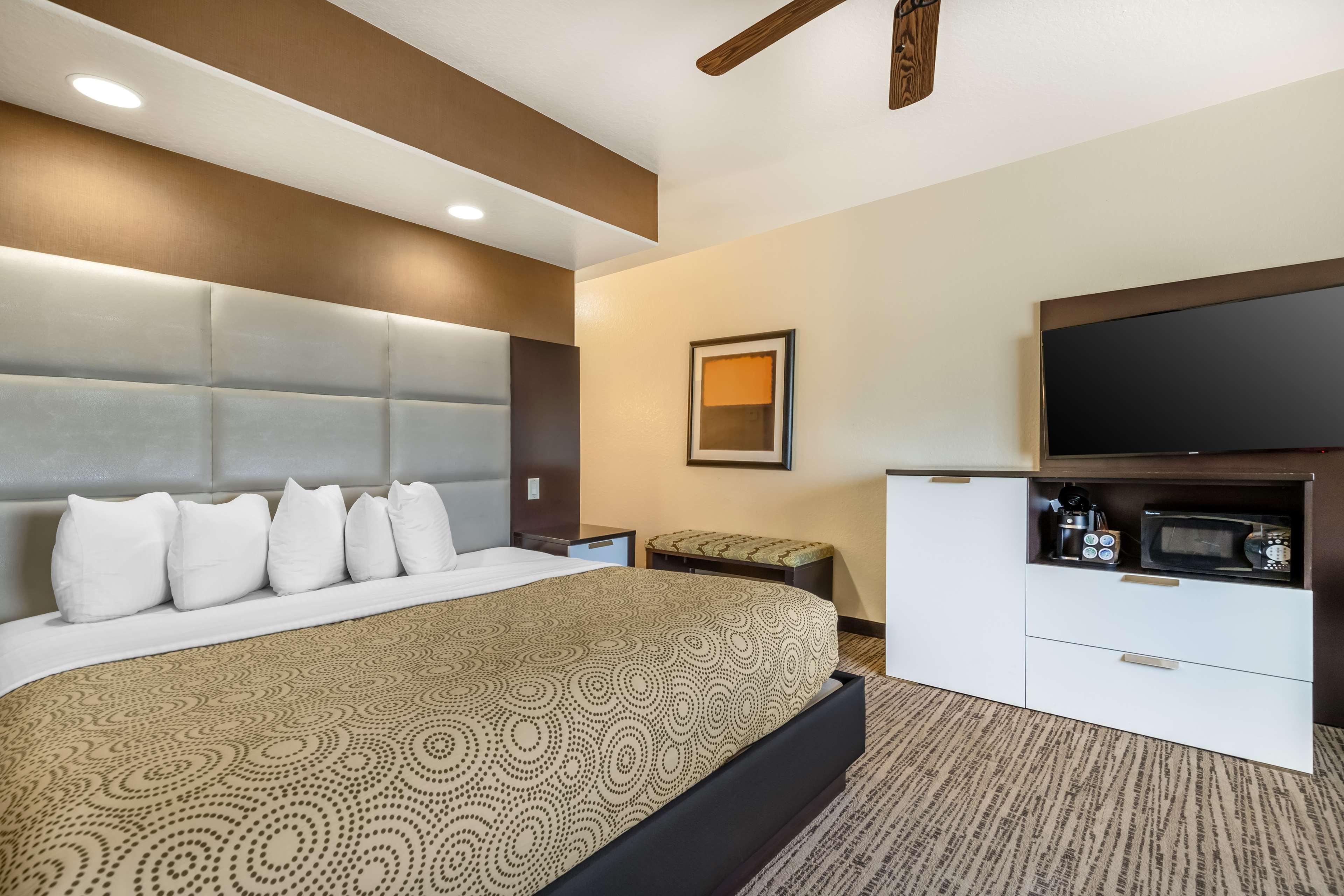 2 Rooms, Suite, Apartment, King and Queen Bed, Living Area, Kitchenette