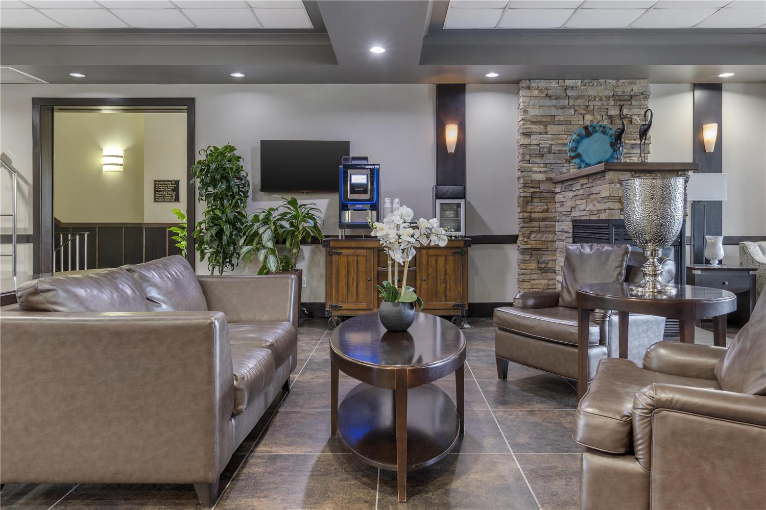 Best Western Plus Chocolate Lake Hotel 40/80