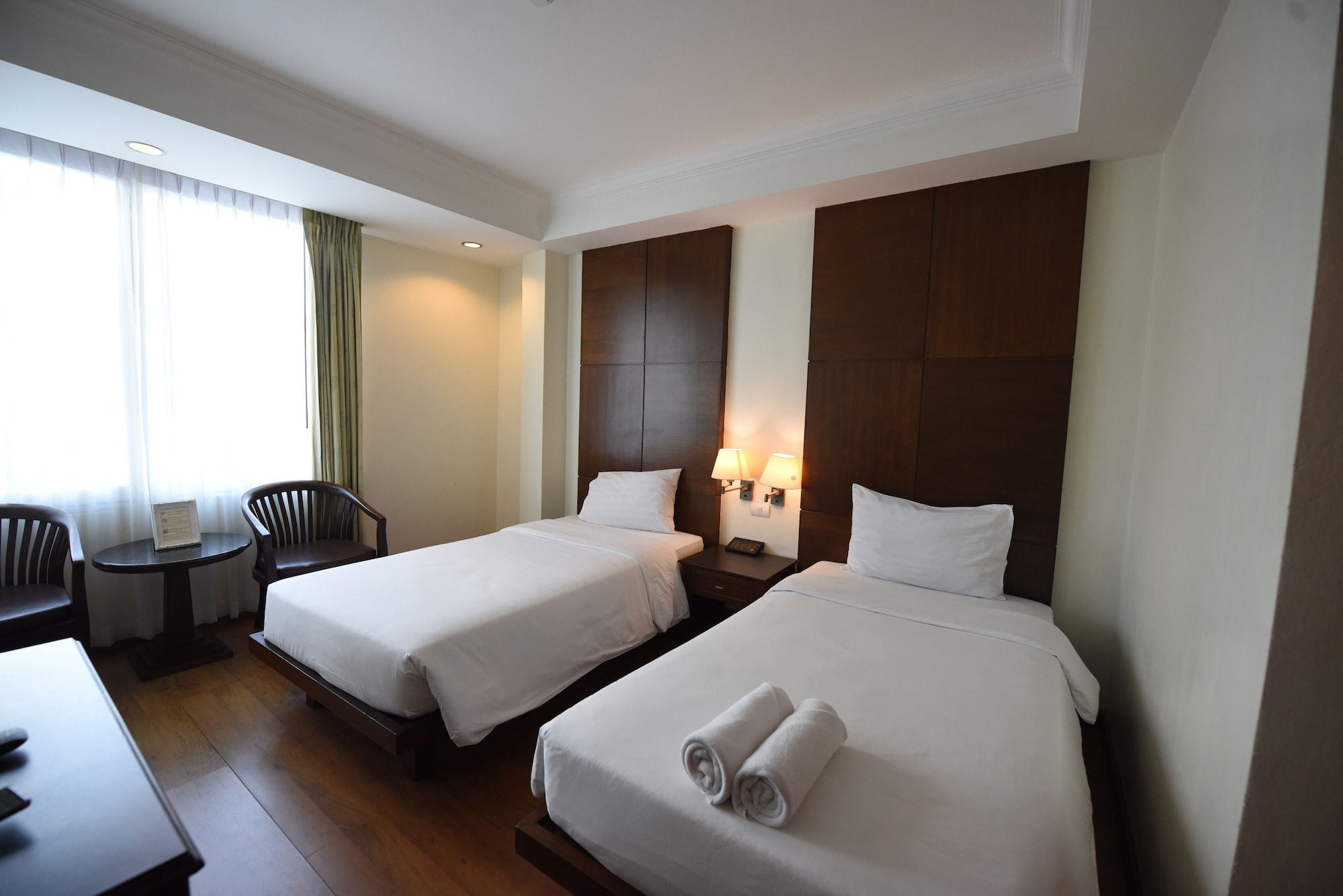 STANDARD, TWIN BEDS, CITY VIEW, ACCESSIBLE