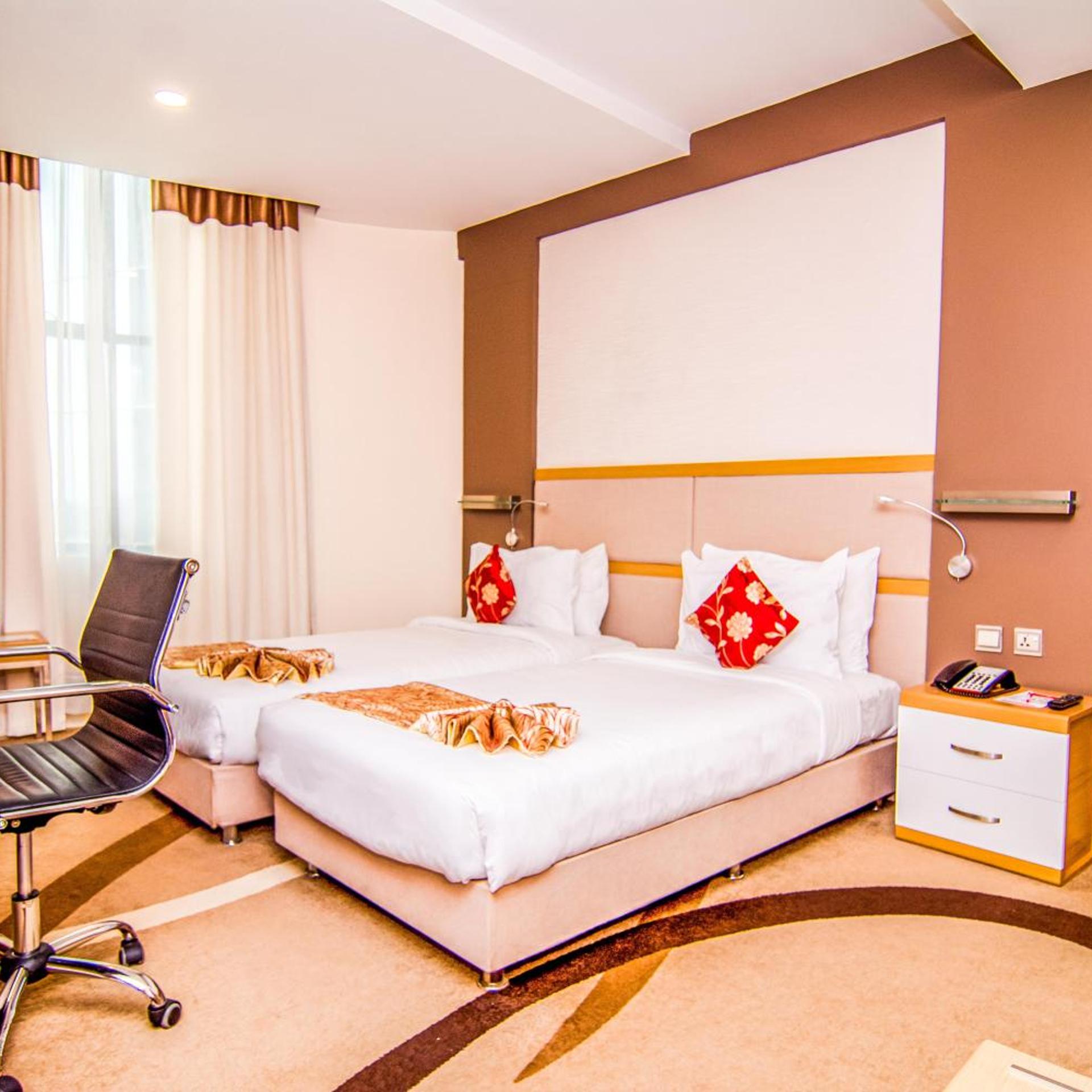 Superior, King Bed, City View