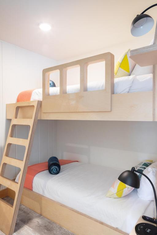 Gravity Haus Westport 45/45