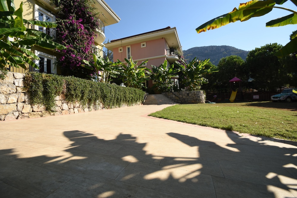 Antas Deluxe Apartments 12/69