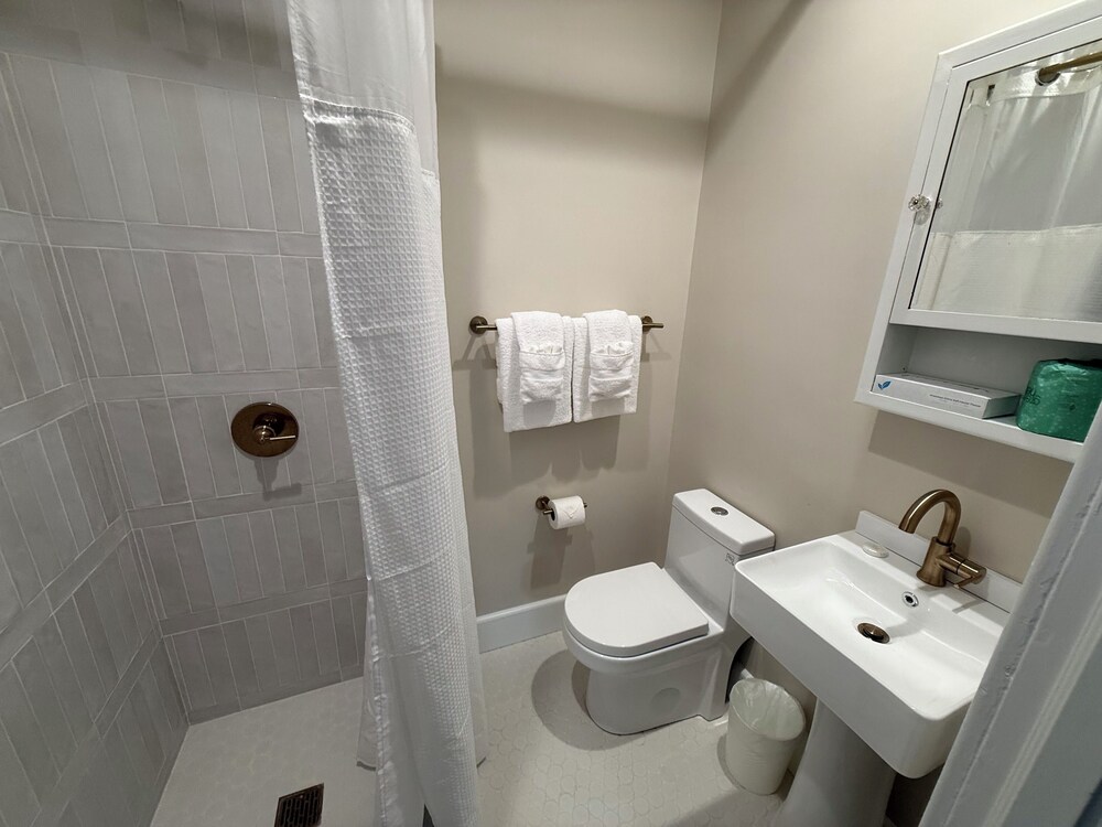 Hartness House Inn 47/50