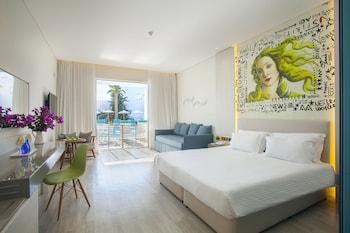 Swim Up, Aegean, Suite