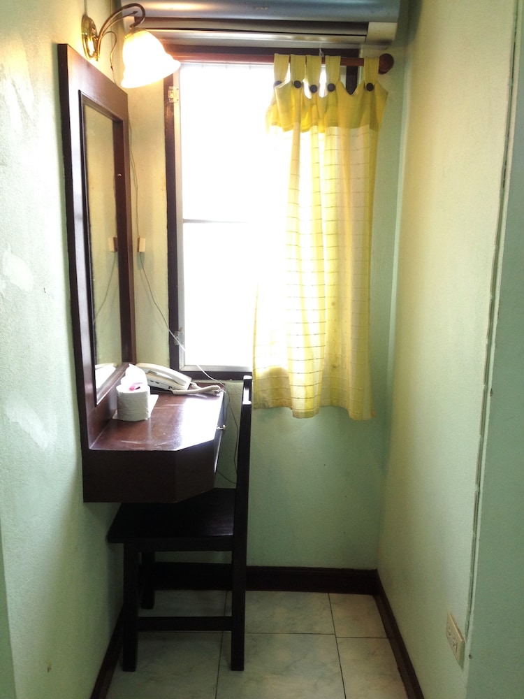 Amarin Inn 25/45