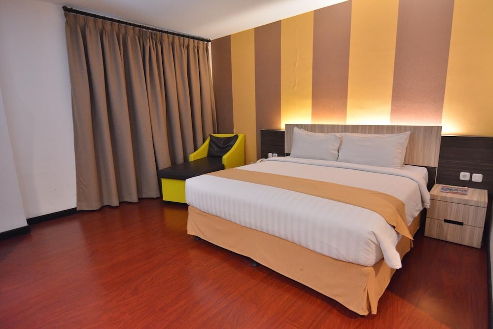 Hotel Grand Imawan 11/25