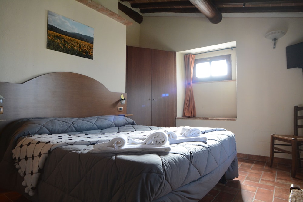 ROOM, SINGLE